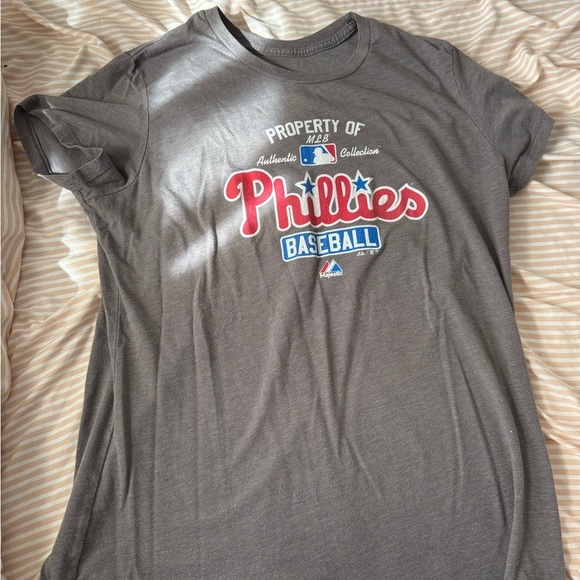 Majestic Tops - Phillies Baseball Gray T-Shirt